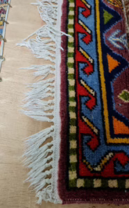 Zustand der Teppichkante vor der Reparatur